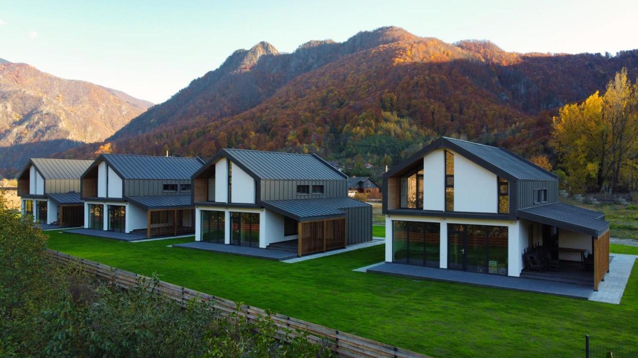 Complex Lunlo Village Brezoi Luaran gambar